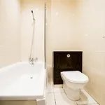 Oyo Majestic Hotel 3*