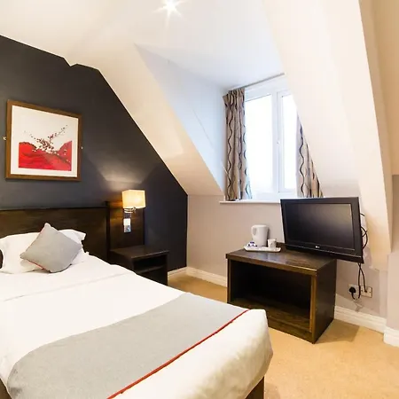 Oyo Majestic Hotel 3*