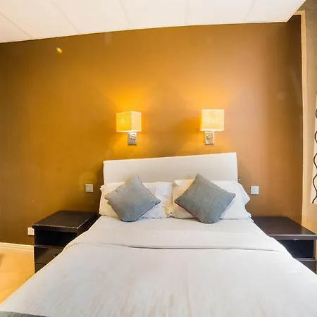 Oyo Majestic Hotel