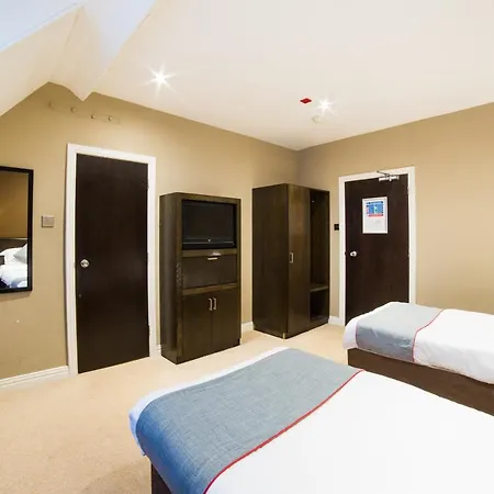 Hotel Oyo Majestic 3*