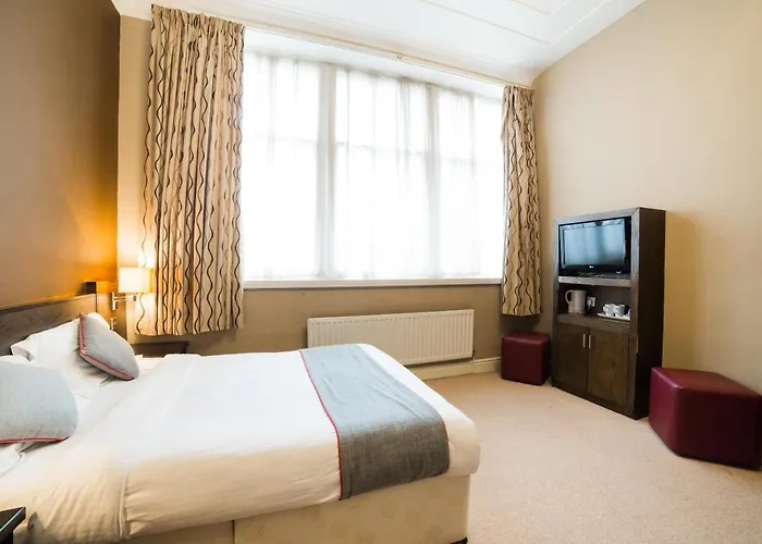 Oyo Majestic Hotel 3*