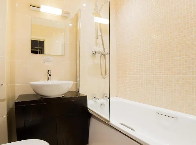 Oyo Majestic Hotel 3*